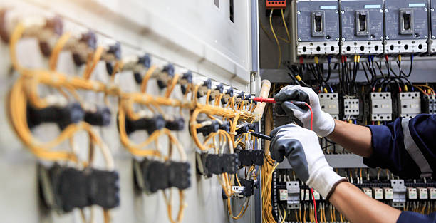 Professional Electrician technician working in Manchester, IA